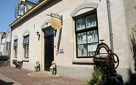 Hotel Hanzestadslogement De Leeuw in het centrum, Snoepwinkel, Hanzemuseum, Koffieschenkerij met Binnenplaats, Kamers met keukentje en Ontbijtservice